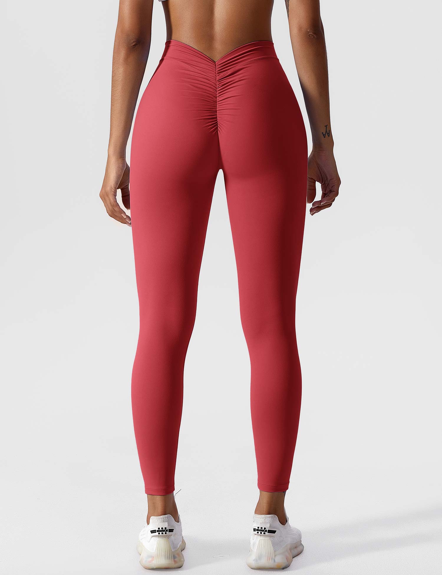 Lyne London™ | V-back Ruched Leggings