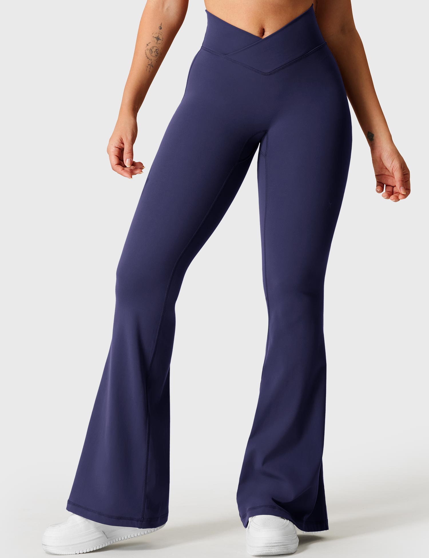 Lyne London™ | V-waistband Flare Leggings
