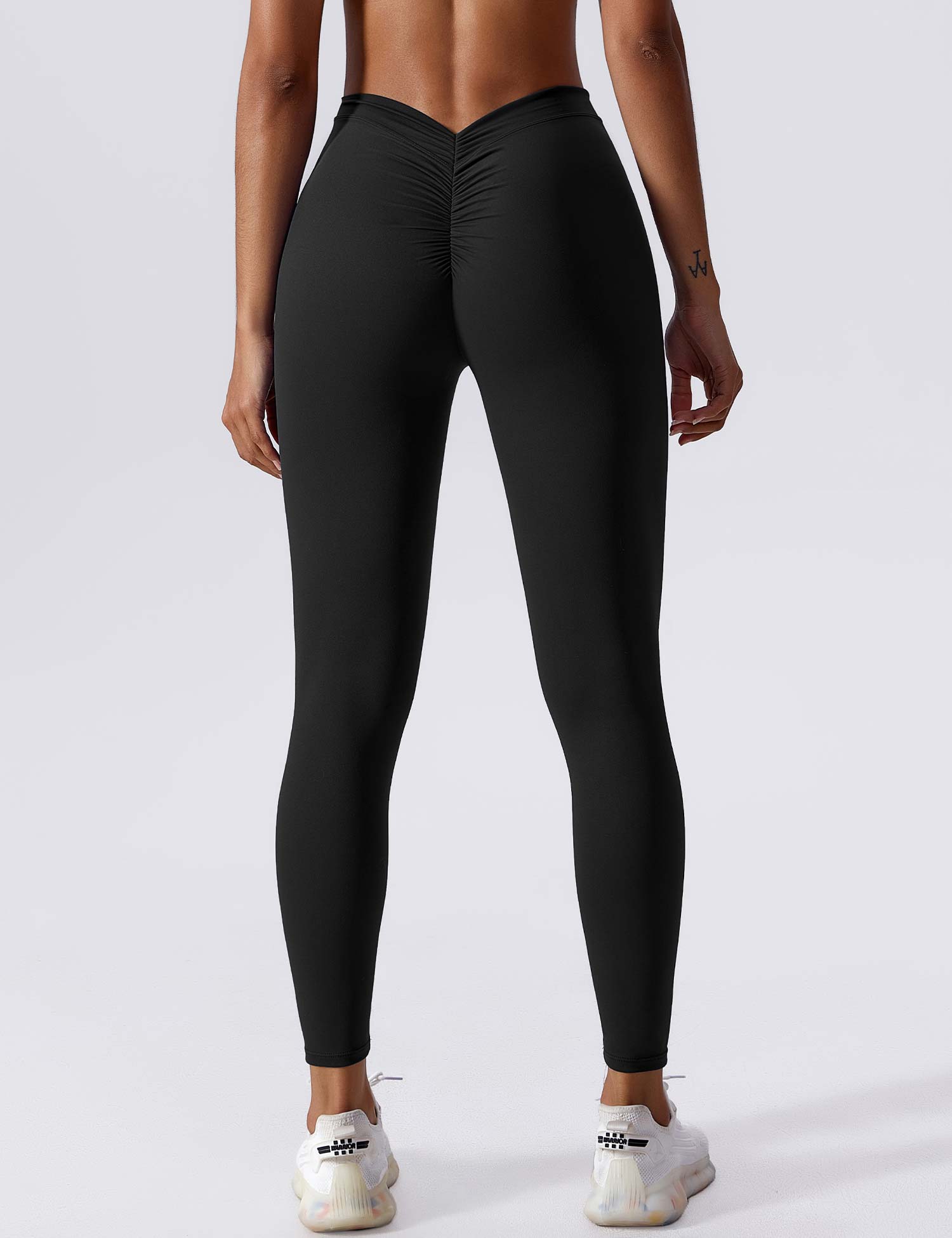 Lyne London™ | V-back Ruched Leggings