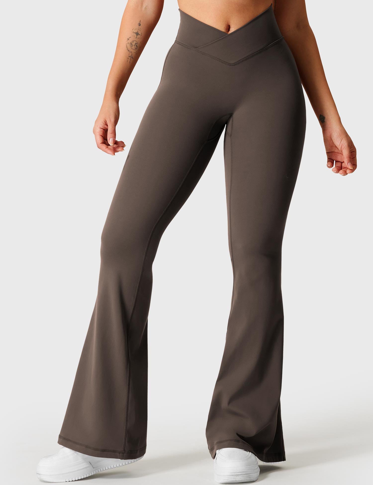 Lyne London™ | V-waistband Flare Leggings