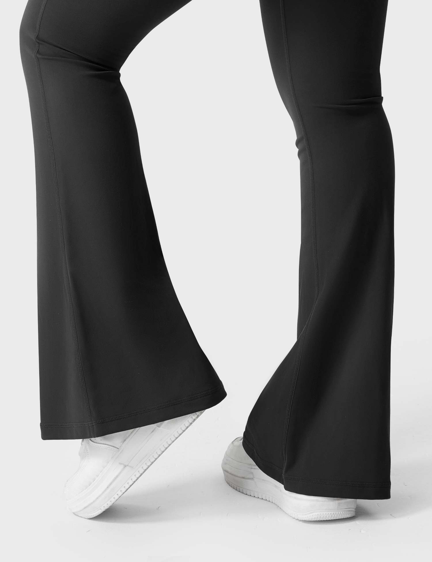 Lyne London™ | Flared Leggings with Pockets