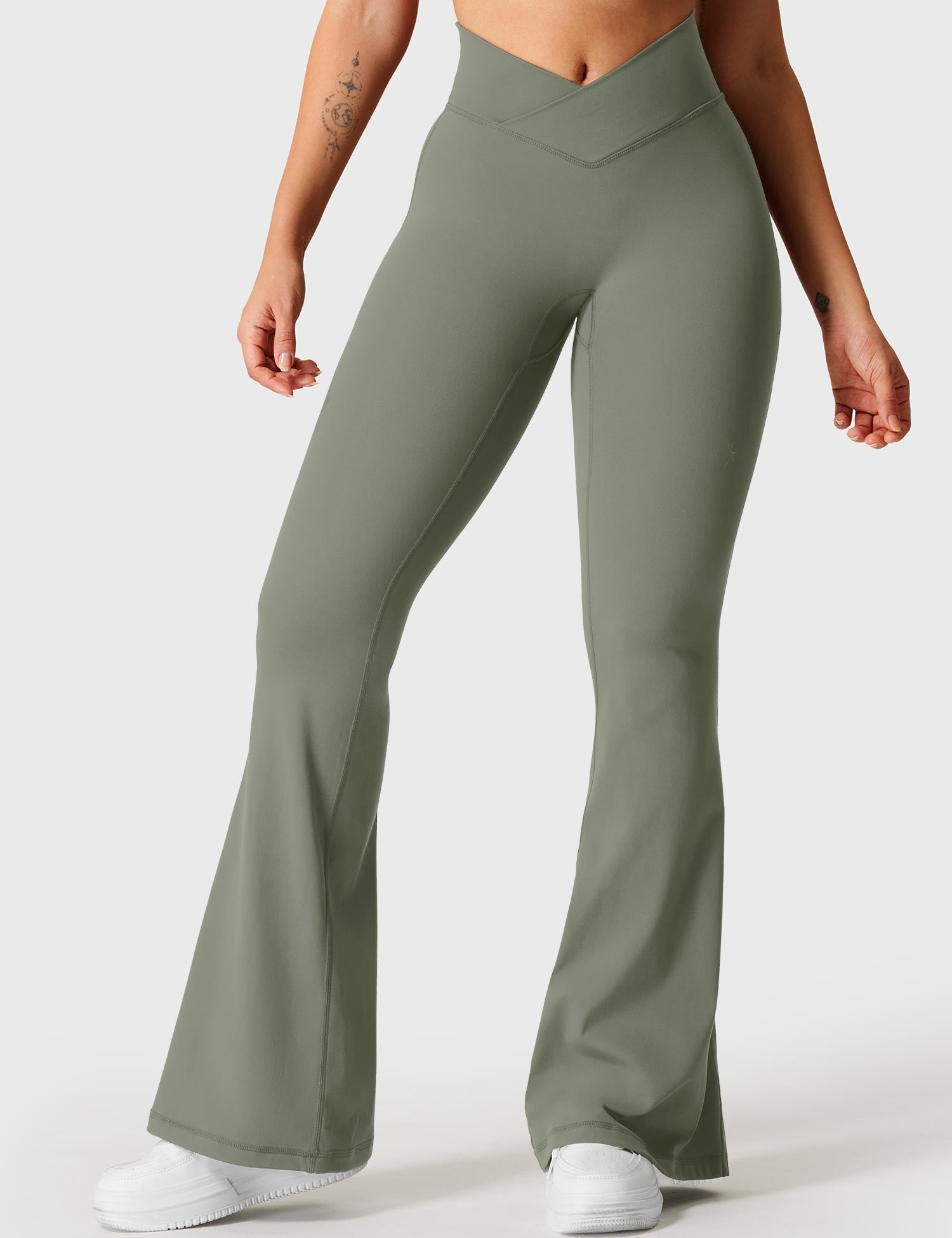 Lyne London™ | V-waistband Flare Leggings